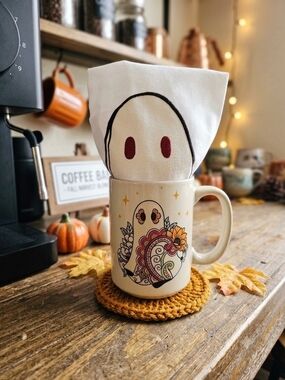 Ghost Paisley Ceramic Coffee Mug And Hand Towel Set 100% Cotton